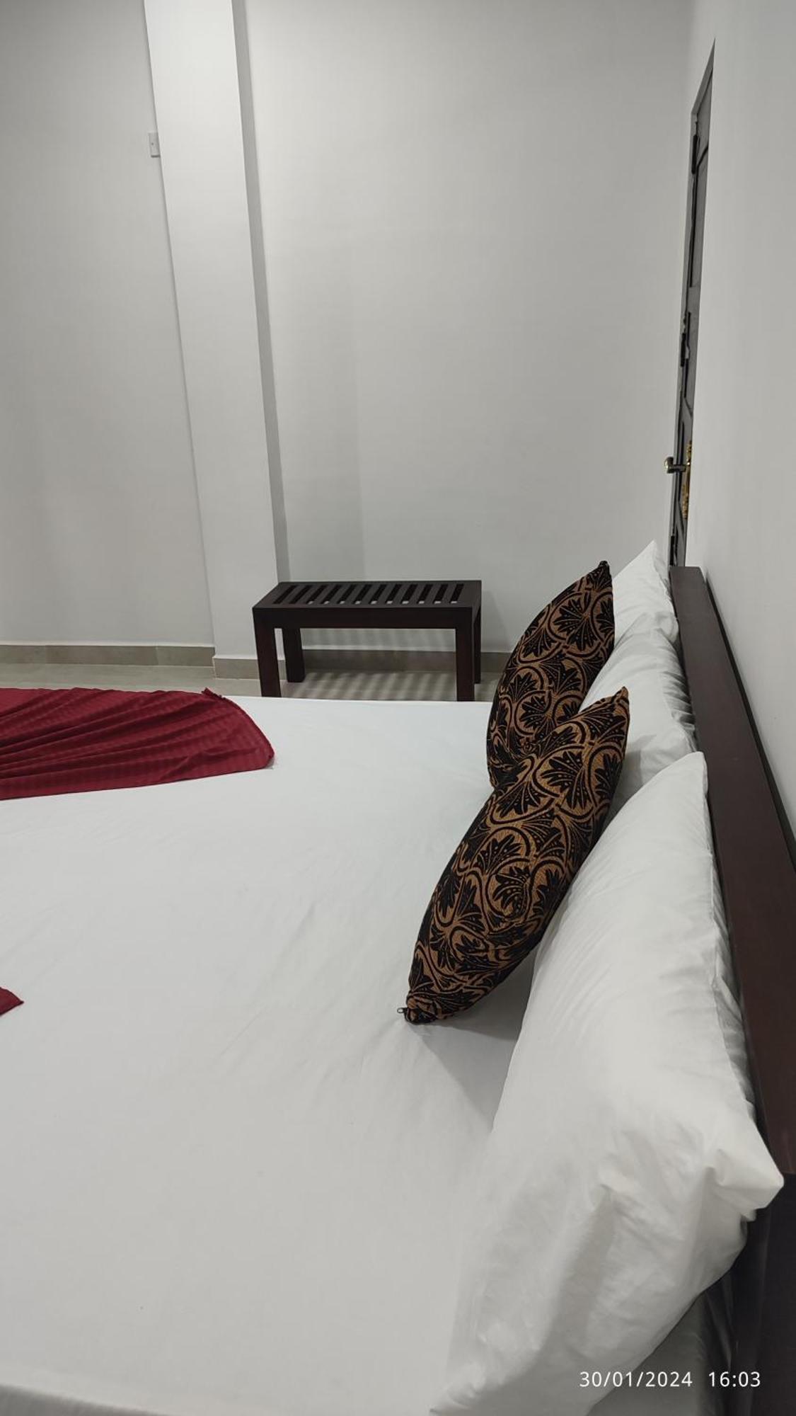 Laxsume Guest House نيلافيلي الغرفة الصورة
